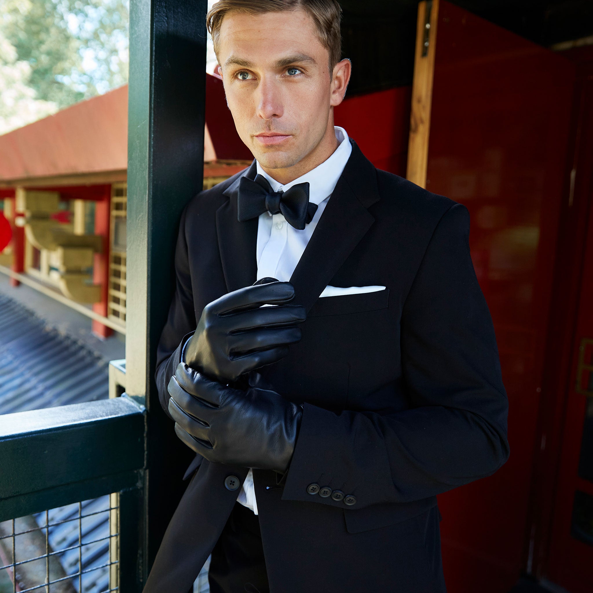 Classic Men's Black Leather Gloves | Dents