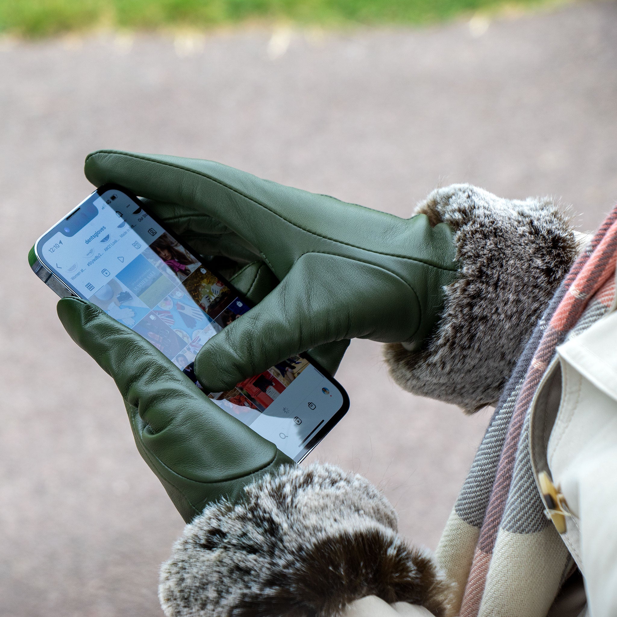Damen-Touchscreen-Lederhandschuhe mit Kunstpelzmanschetten